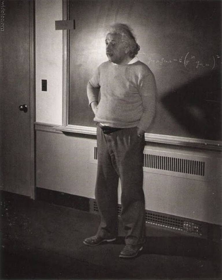 22. Альберт Эйнштейн