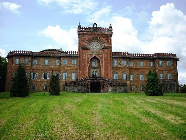 Этот замок был построен в 1605 году Химэнесем Арагонским