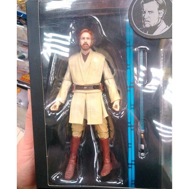У этого парня косоглазие, да ещё и нога сломана. Бедный Оби-Ван.