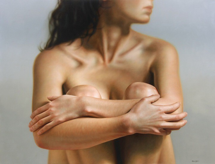 Художник создаёт гиперреалистичные картины с изображением женских форм