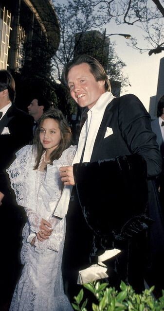 Анджелина Джоли и ее отец, 1986