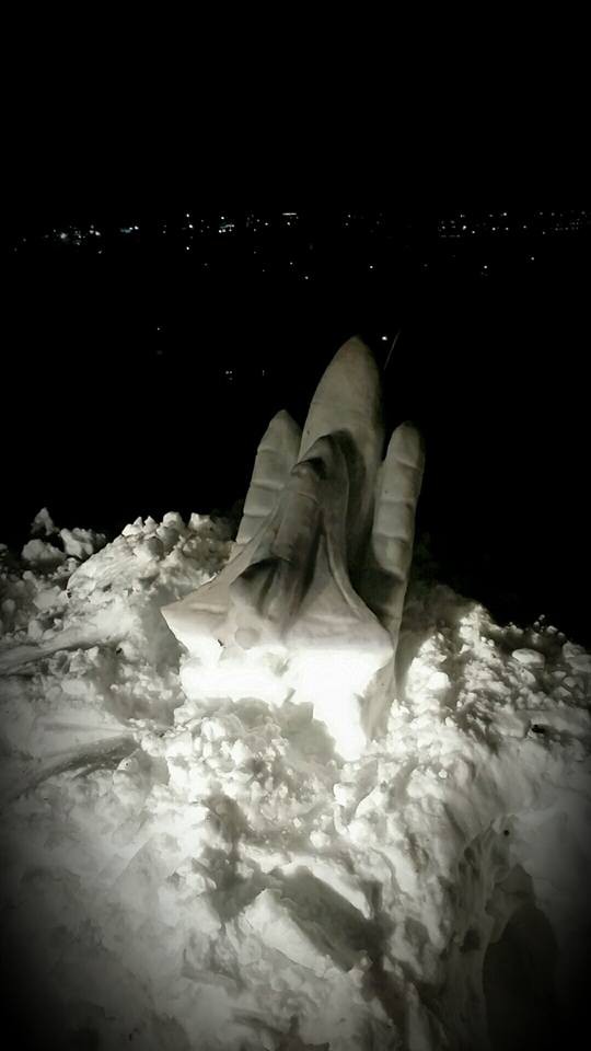 Космический корабль из снега