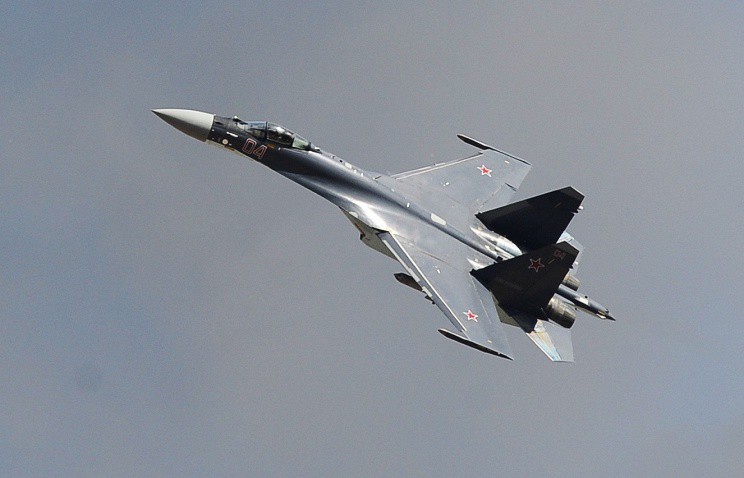 Пентагон: российский Су-27 перехватил самолет-разведчик ВВС США над Черным морем  Под