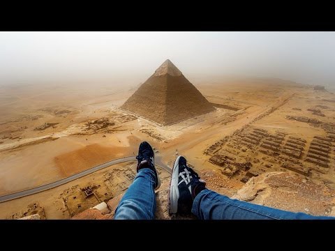 Видео как забраться на египетскую пирамиду  