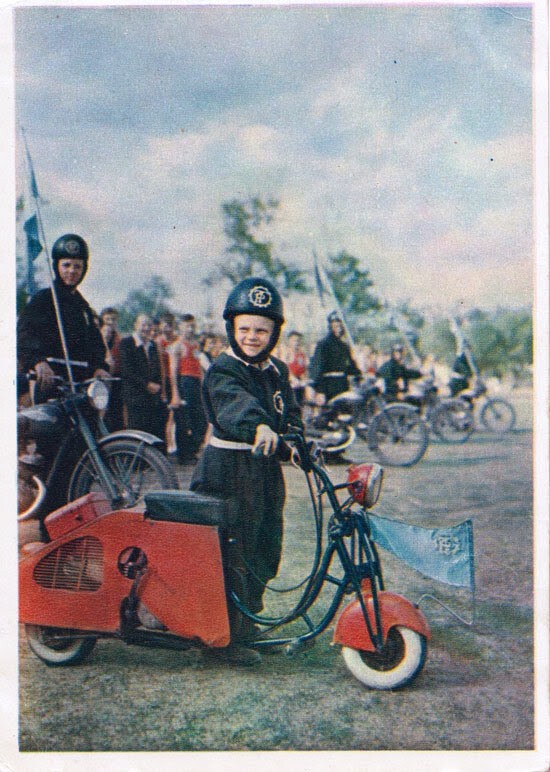  Открытка "Юный мотоциклист", 1956, фото В. Туккель:
