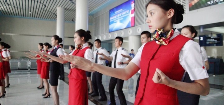 Особенности дрессировки стюардесс в Китае
