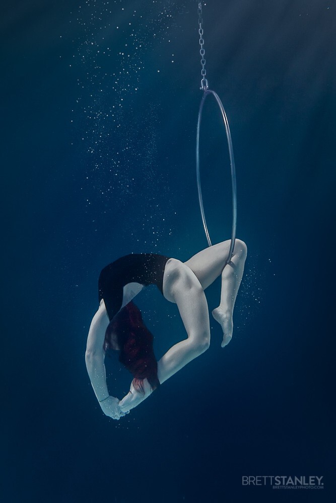 Подводные танцы цирковых артистов