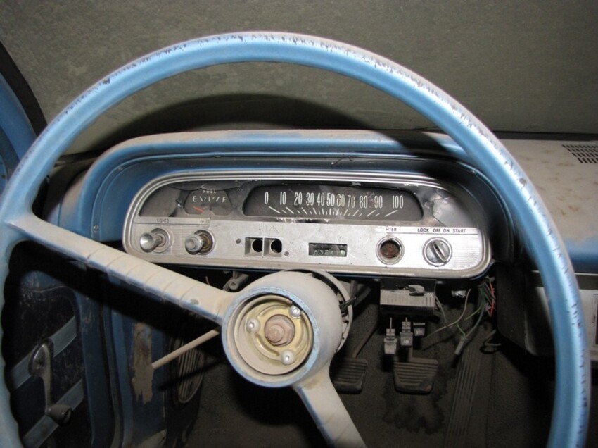 Chevrolet Corvair, простоявший в гараже 42 года
