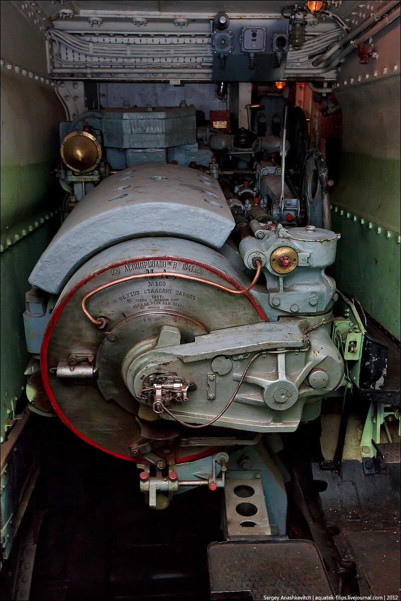  Казенная часть орудий с линкора "Полтава", установленных сегодня на батарее