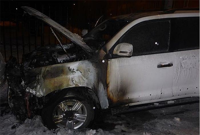 В Омске сожгли Toyota Land Cruiser местного бизнесмена