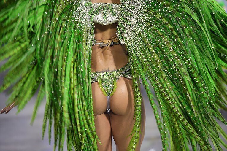 Знойные бразильянки на карнавале в Рио-де-Жанейро