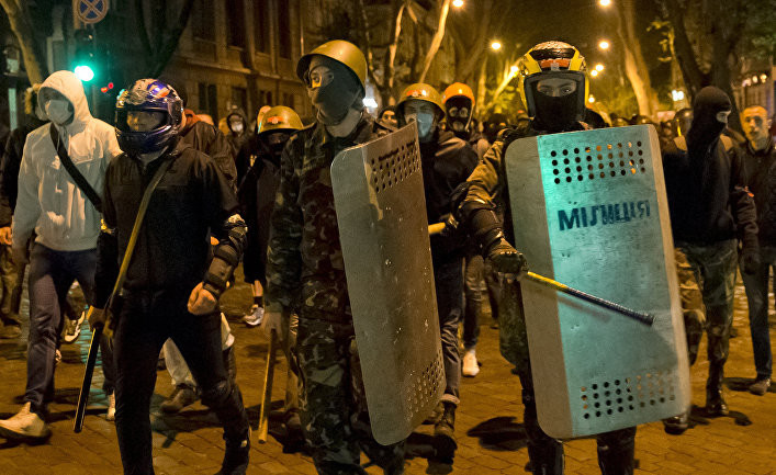 Что скрыто за масками украинской революции