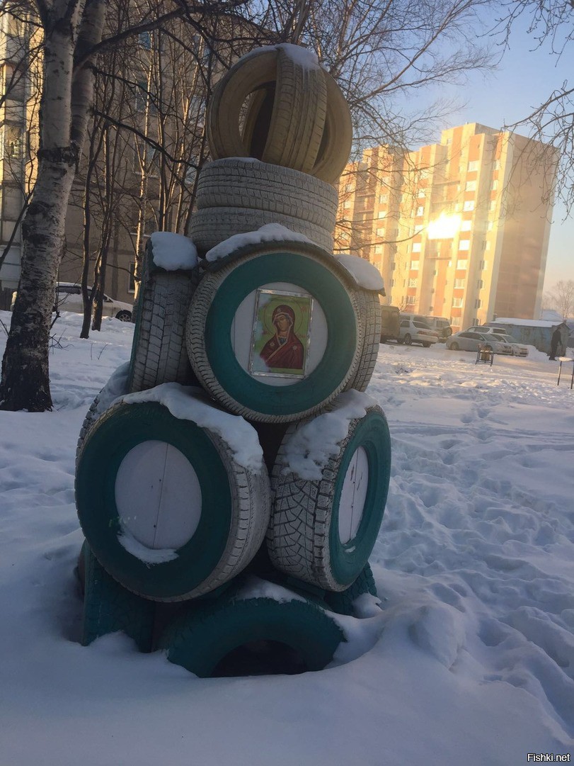 Памятник резинового зодчества в Южно-Сахалинске
