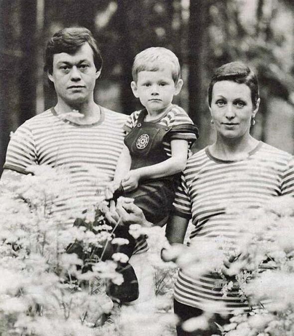 Николай Караченцов и Людмила Поргина с сыном