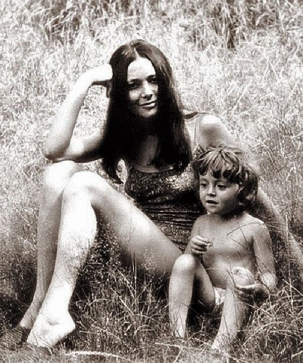 Маша (Анжелика) Варум с мамой, Галиной Шаповаловой