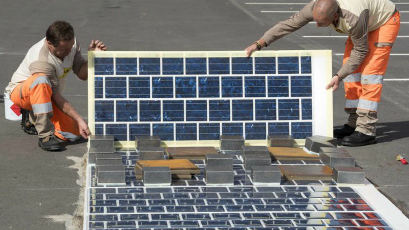 Во Франции начнут строить дороги из солнечных панелей