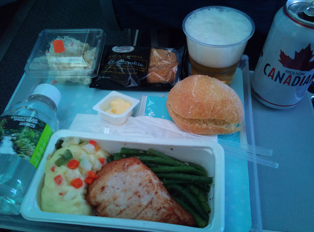 14. Air Canada: Обед в эконом-классе