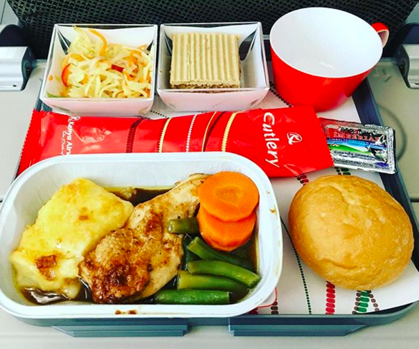 18. Kenya Airlines: Обед в эконом-классе