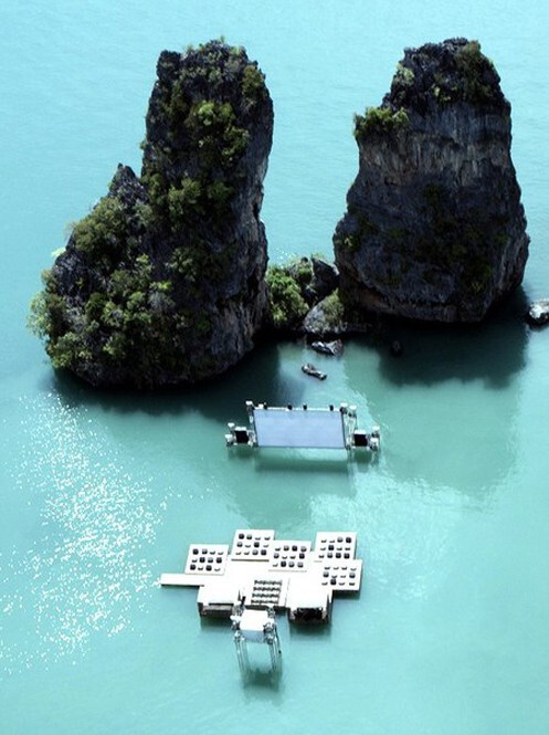Плавающий кинотеатр в Тайланде