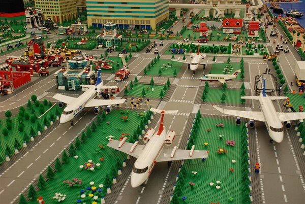 10. Аэропорт из Lego.