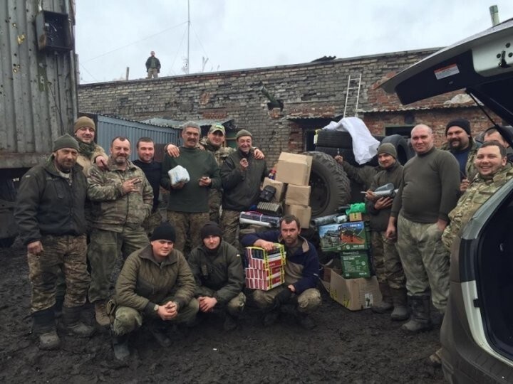 Украинские генералы расселили «хероев» в коровниках. 