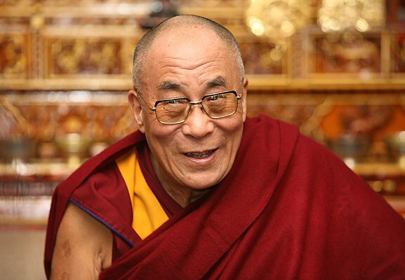 Далай-Лама – это не Папа всех буддистов, его любят только на Тибете. 