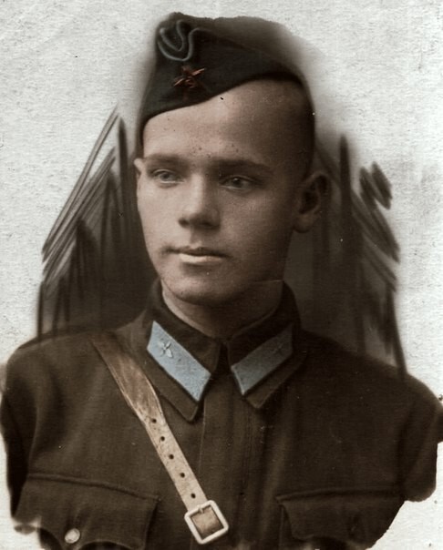 Курсант Балашовской военно-авиационной школы пилотов Николай Николаевич Тараканов (1922 — 1964)