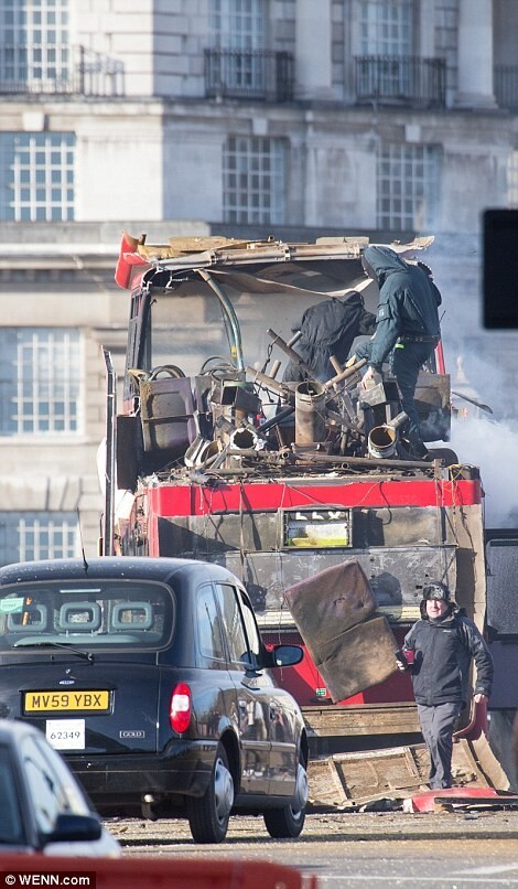 Киносъемщики взорвали автобус центре Лондона