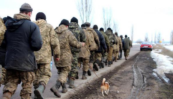Немытые и голодные бойцы пешком дошли до Николаева.