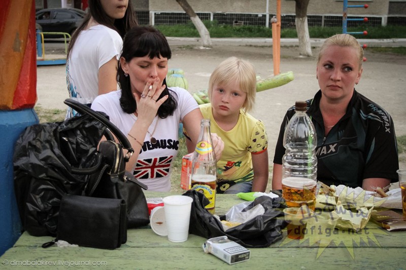 Прощай гламурная европа  Ты безнадёжна и мертва  Пока мужчины вертят жопой  А женщин красит борода! 