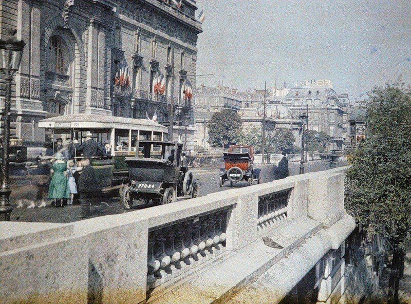 Автомобили в Париже около 1920 г.: