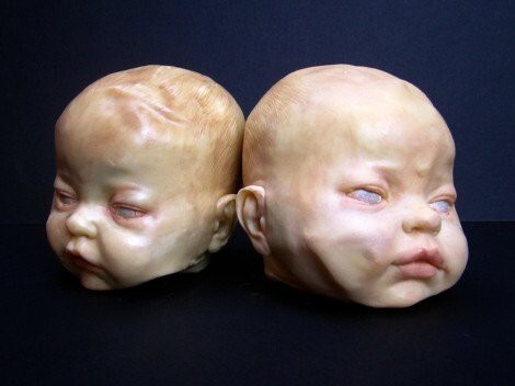 1. Белый шоколад в форме младенцев с мертвыми глазами? Действительно, почему бы и нет