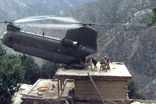 5. Пилот демонстрирует свои невероятные навыки во время спасательной операции в Афганистане