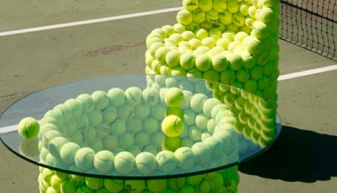3. Кресло и столик из теннисных мячей