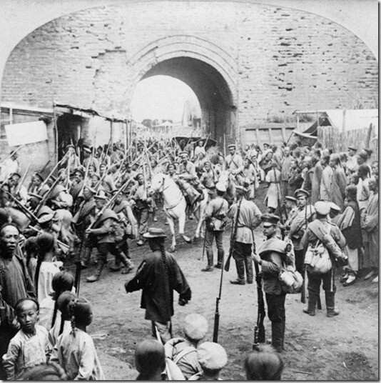Русские солдаты входят в Мукден, 1905 год