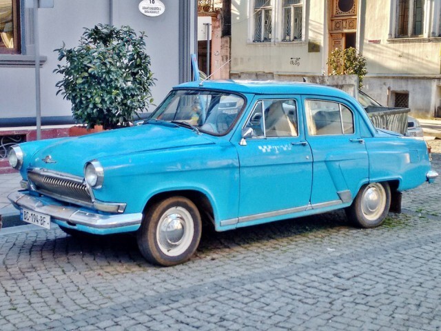 5.Одного не отнять, автомобили в грузинских городах встречаются зачетные. Такие такси помнят наши бабушки -