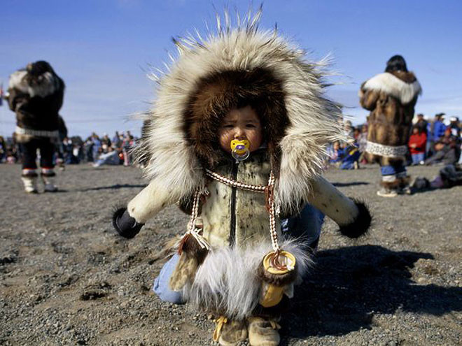 Канадский  ребенок местных индейцев.