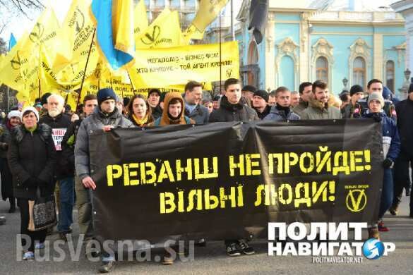 Яценюк и Аваков выводят на улицы Киева боевиков для борьбы с Русской весной