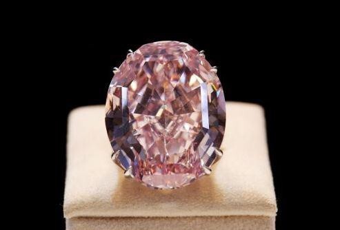 2. Бриллиантовое кольцо «Розовая Звезда» (Pink Star Diamond Ring) – 72 миллиона долларов