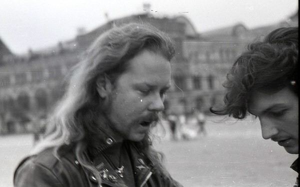 Metallica гуляет по Москве перед концертом в Тушино 1991 год 
