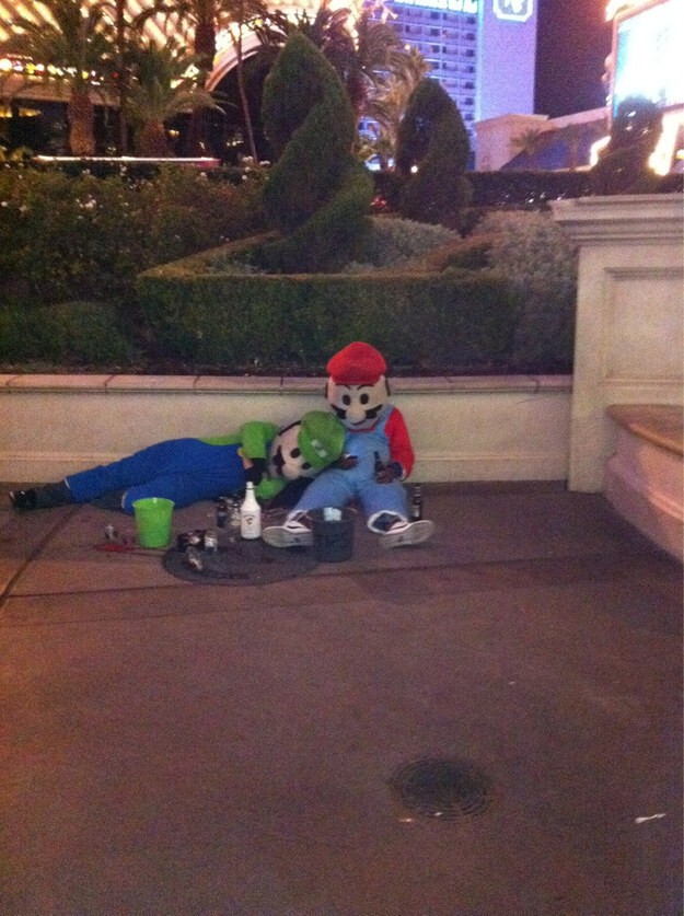 1. Только в Лас-Вегасе вы можете увидеть Марио и Луиджи в их естественной среде обитания.