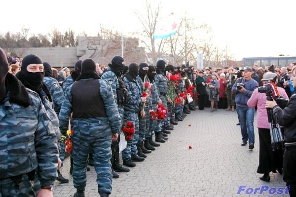22 февраля стал днем объединения Крымчан,  везде они были врагами, но Крым их встретил  героями 