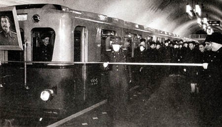 	1 января 1950 года. Принят в эксплуатацию первый участок Кольцевой линии от станции «Курская» до станции «Парк культуры» 