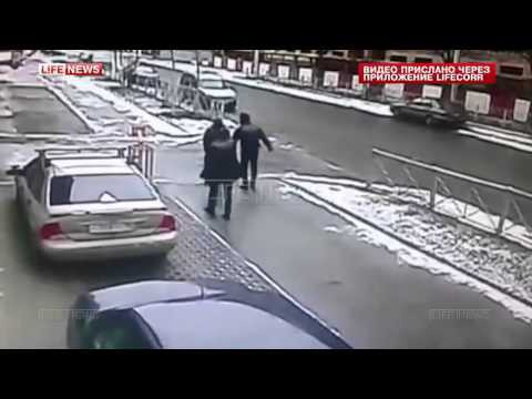 В Петербурге расстреляли прохожих у автосалона 