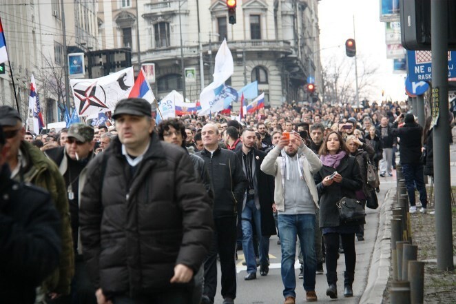  В центре Белграда звучит "Вставай, страна огромная!"