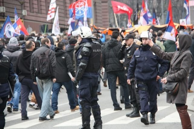  В центре Белграда звучит "Вставай, страна огромная!"