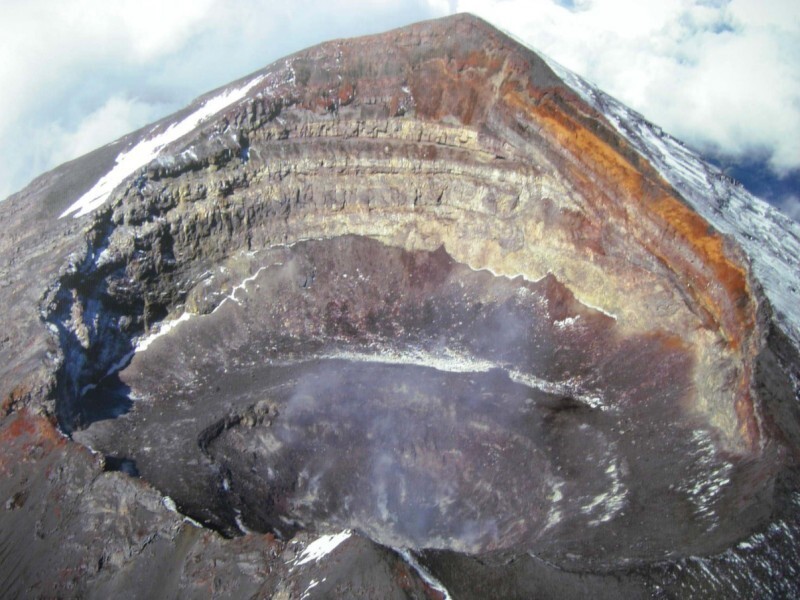 А это взорванная вершина террикона Попокатепетль в Мексике. Высота 5426 метров.