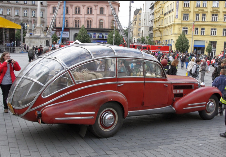 В Лондоне представлен безопасный автомобиль из стекла