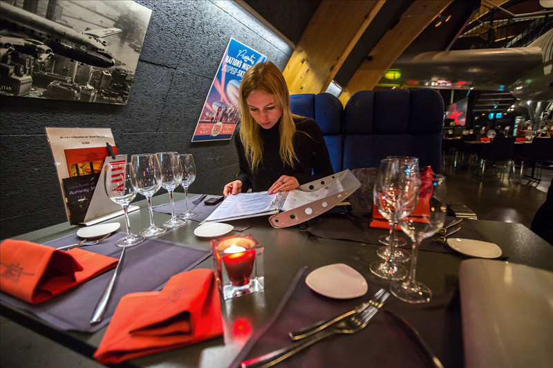 Ресторан с самолетом Ил-14 в Швейцарии
