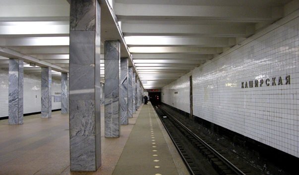 Каширская, глубина заложения 7 метров. О второй станции "Каширская", о "Варшавской" и "Каховской" чуть ниже.